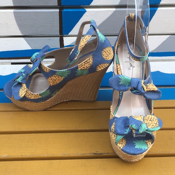 Last 2! QUPID denim 4” pineapple ankle strap Wedge - Picture 2 of 3